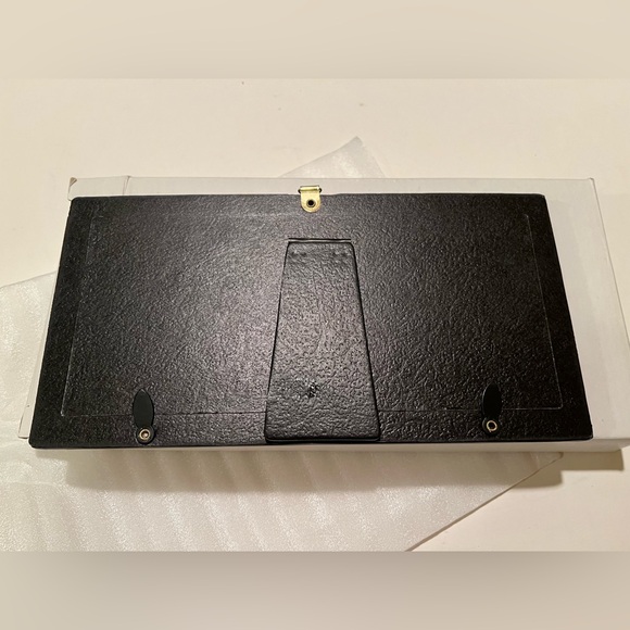 ELEGANT 3 PICTURE FRAME. - Picture 8 of 11